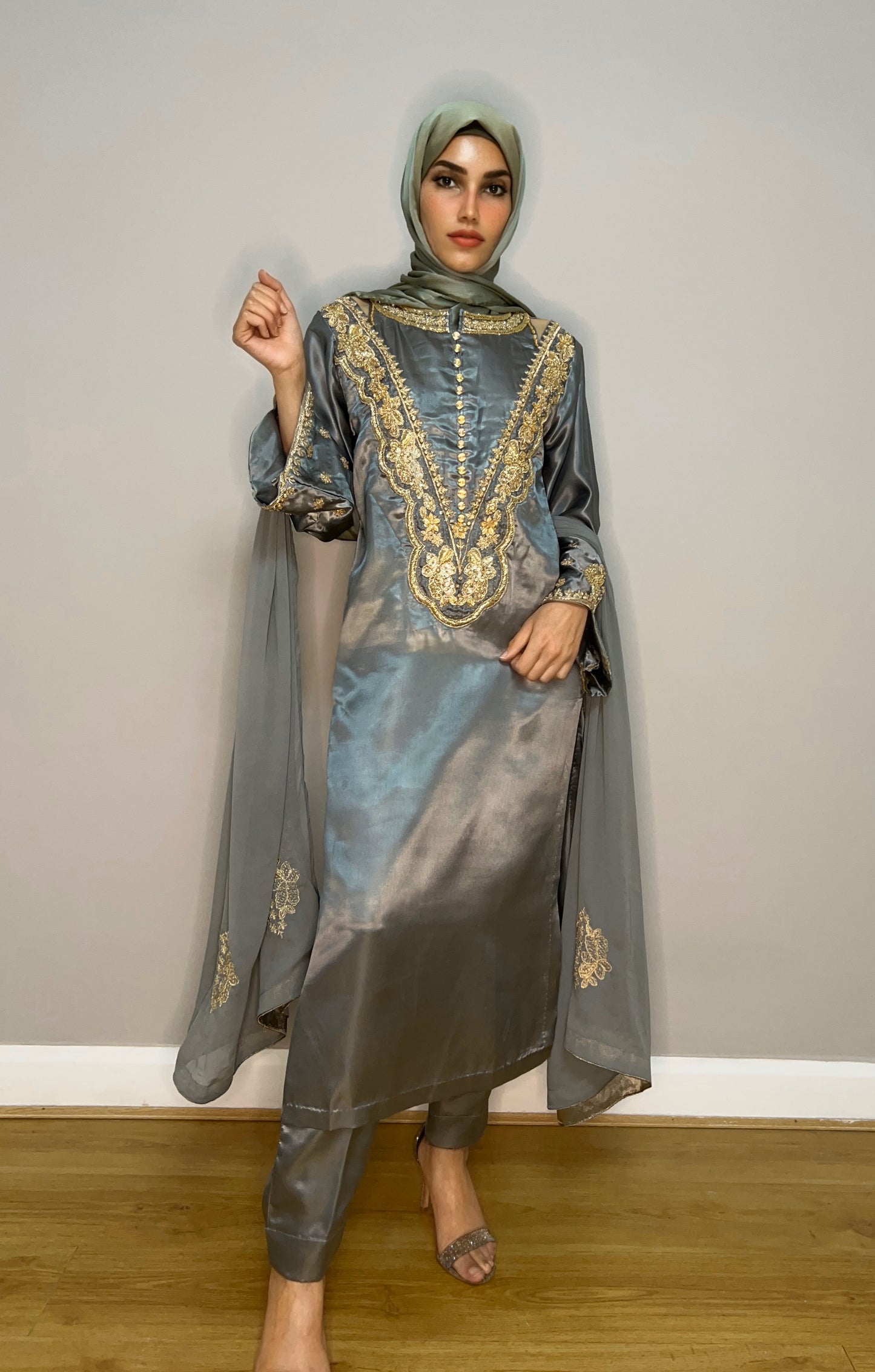 Pakistani 3-piece suit with chiffon dupatta