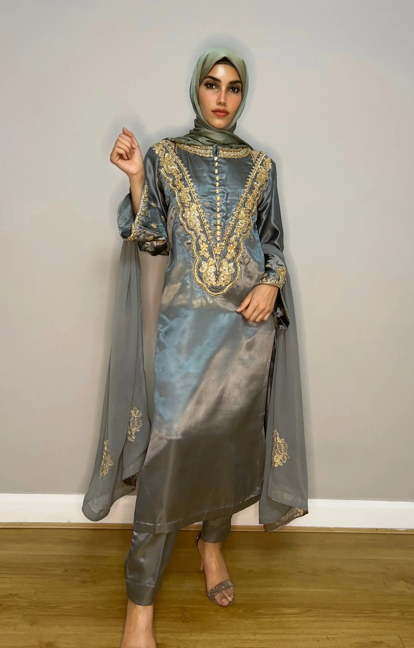 Pakistani 3-piece suit with chiffon dupatta