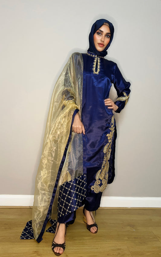 Pakistani formal wear set with organza dupatta