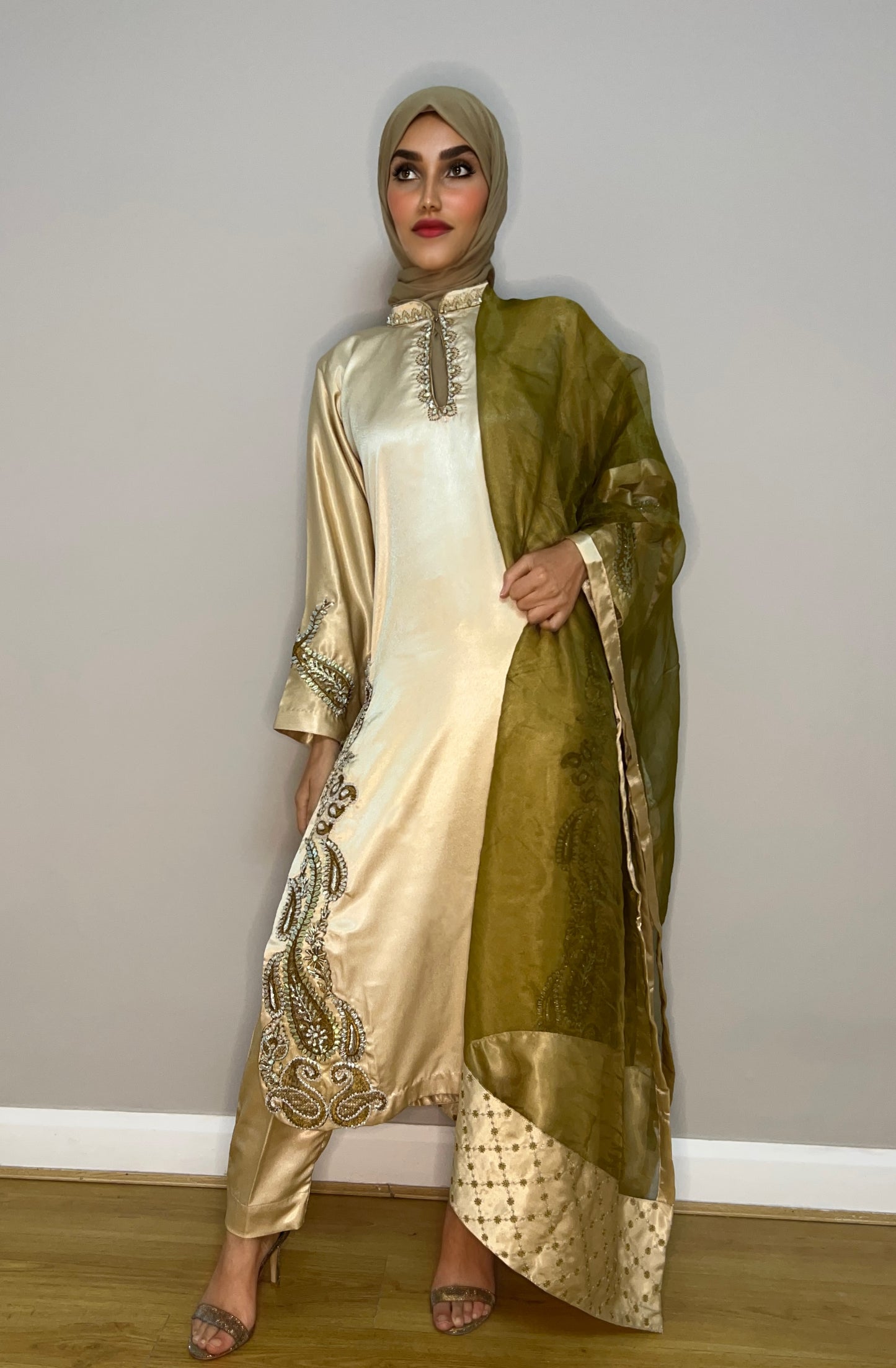 Zayra Dusk - Tan Silk Keyhole Kameez Set with Organza Dupatta