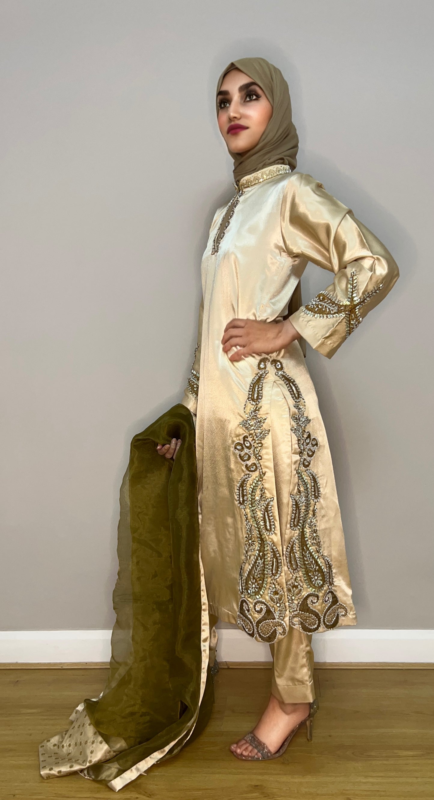 Zayra Dusk - Tan Silk Keyhole Kameez Set with Organza Dupatta