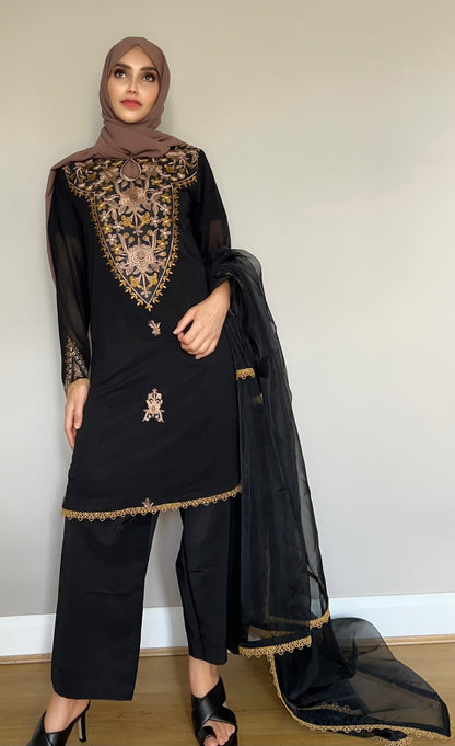 Elegant pearl white chiffon kameez with keyhole neckline and satin thread embroidery