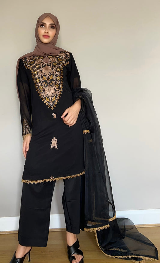 Elegant pearl white chiffon kameez with keyhole neckline and satin thread embroidery